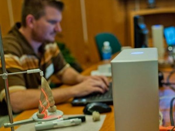 Scanning a tooth to create a 3D model