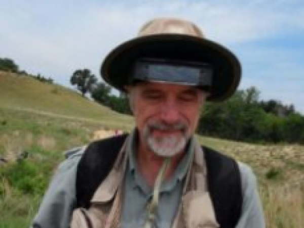 Steve in the eld with his magnifying visor