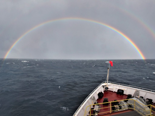 Figure 5: In the Tasman Sea, several storms occurred, and with storms comes rain, and rainbows! We were lucky tocapture this image one day while drilling: a double rainbow after a storm directly to the north of the ship.