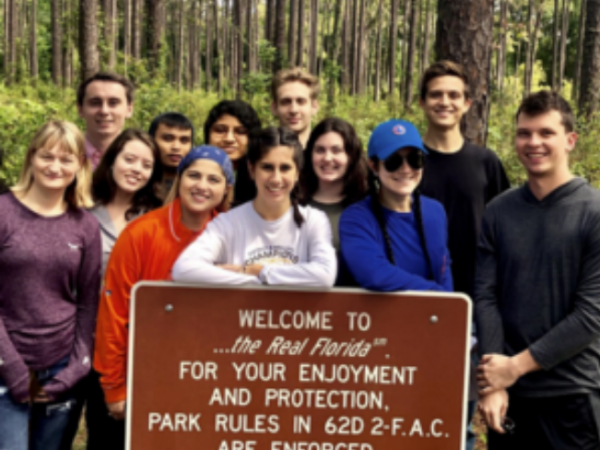 An example GLY 1150L class experiencing the geology of “Real Floridaism” on a field trip. Photo courtesy of Kyle Bostick.