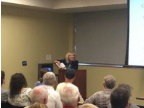 Cindy presenting her talk during the FOSSIL Symposium. Image taken by Sadie Mills.