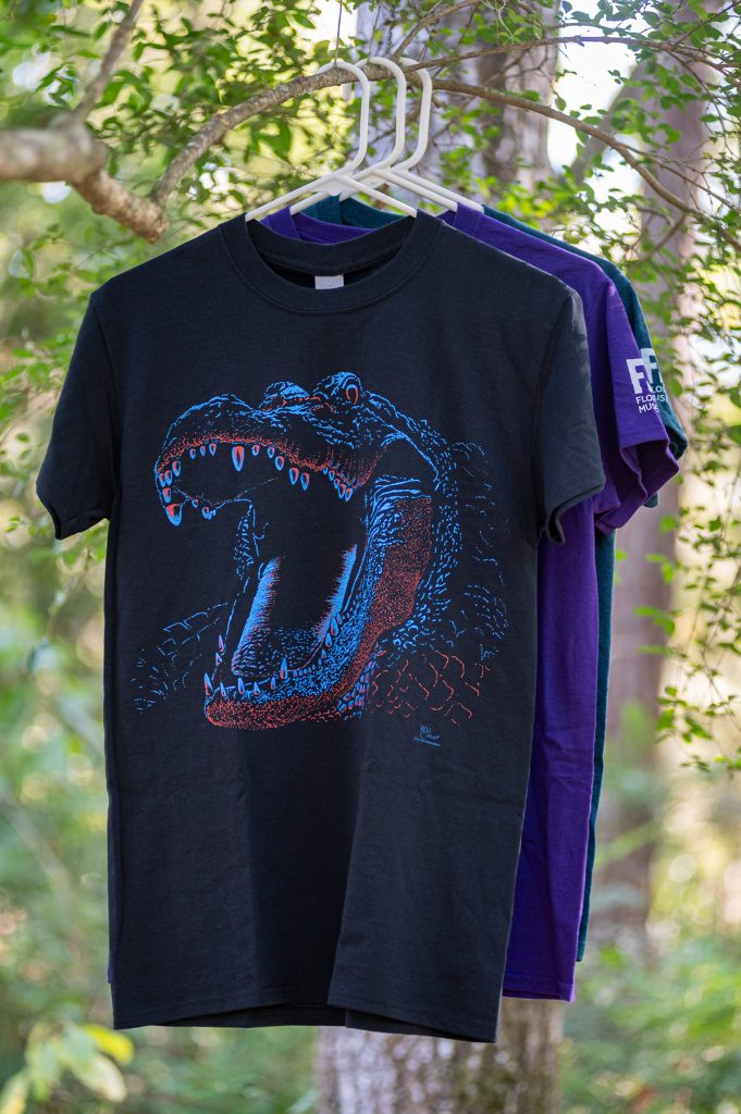 t-shirt printed with an alligator