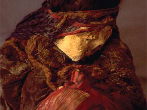 mummified heads with lice
