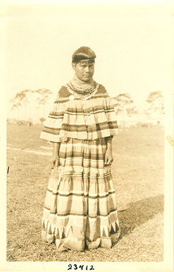 Figure 7: Photo of woman with rolled hairstyle and hairnet (23412). L. Winternitz Collection.