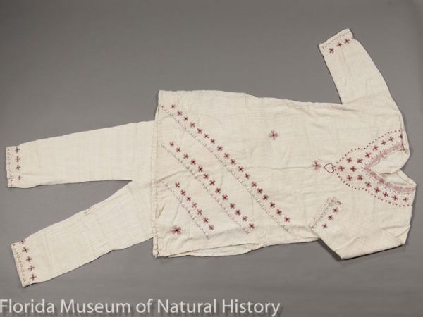 Woman’s salwar kameez (kurti + pants) composed of eri silk (Samia ricini), made in 1988 in Kamrup District, Assam. The eri silk is natural colored and handwoven. It is an example of traditional Assamese clothing.