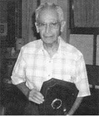 Irving Finkelstein accepting Abbot Award, 2003.