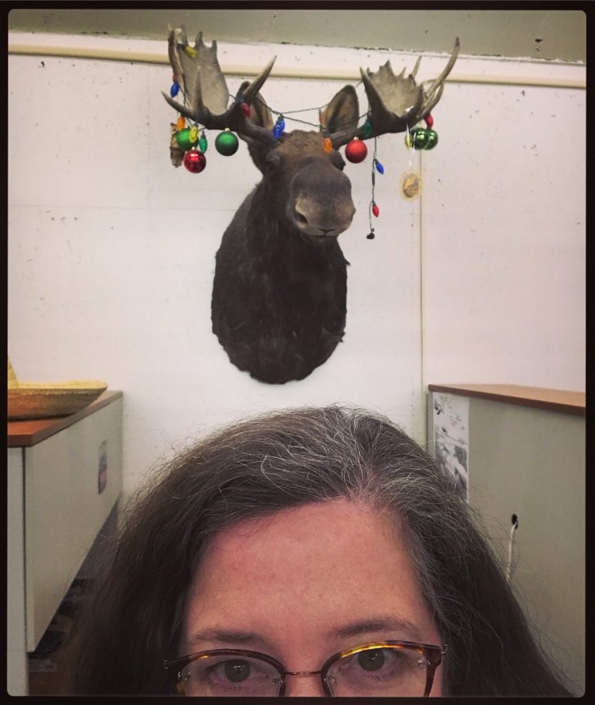 Bev selfie in front of Christmas moose