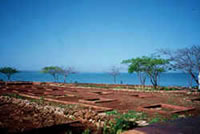 exterior walls and interior posts of the alhóndiga