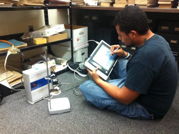Spring-Summer museum intern Justy Alicea 3D scanning a fossil turtle skull.
