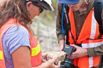 PCPPIRETeach (now GABI RET and iDigFossils) Project Coordinator Claudia Grant and Santa Cruz teacher Michael Lynch examine a rock for fossils during the PCPPIRETeach 2013 trip to Panama. Photo courtesy of Robert Hoffman.