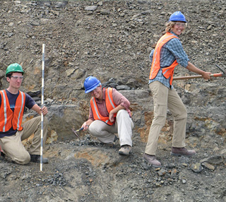 Erik Frederickson, Nicole Ridgwell and Samantha Couper in the field. © Photo by Aaron Wood.