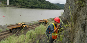 Hannah Riegel at the Panama Canal. © Photo by Hector Zamora.