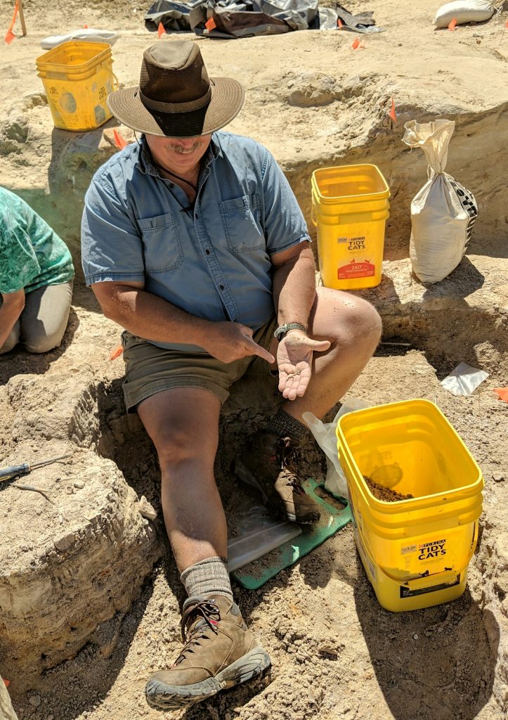 2019-03-22 Dave Cox with his discovery of a grebe femur. Florida Museum photo by Rachel Narducci.