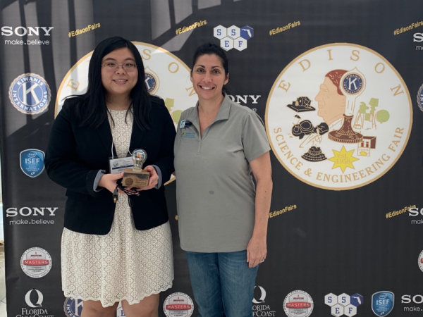 Sarah Jiang receives prize from SEFS Coordinator Stephanie Killingsworth