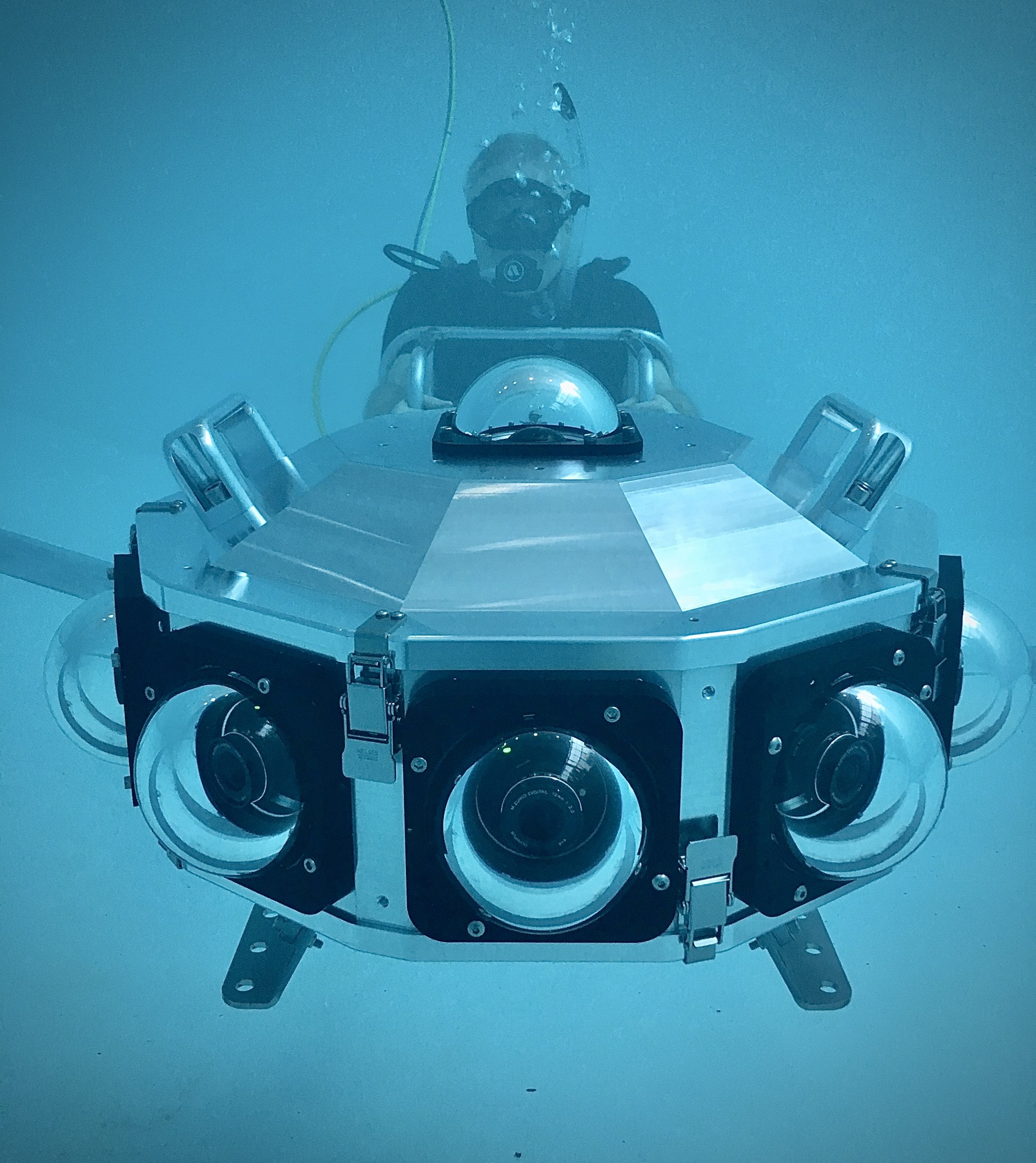 scuba scientist with 360 camera underwater
