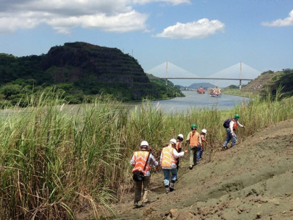 Scientists instructed teachers how to search for and excavate fossils along the banks of the Panama Canal in 2013.