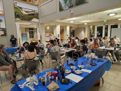 Students eating at the TESI Hallow-green event. 