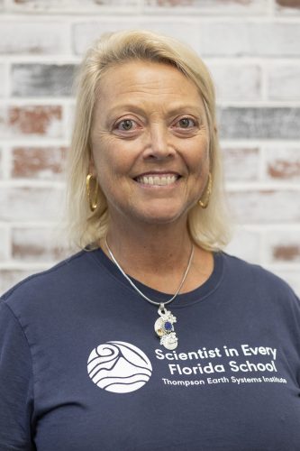 Janelle Saxton-Hertz headshot